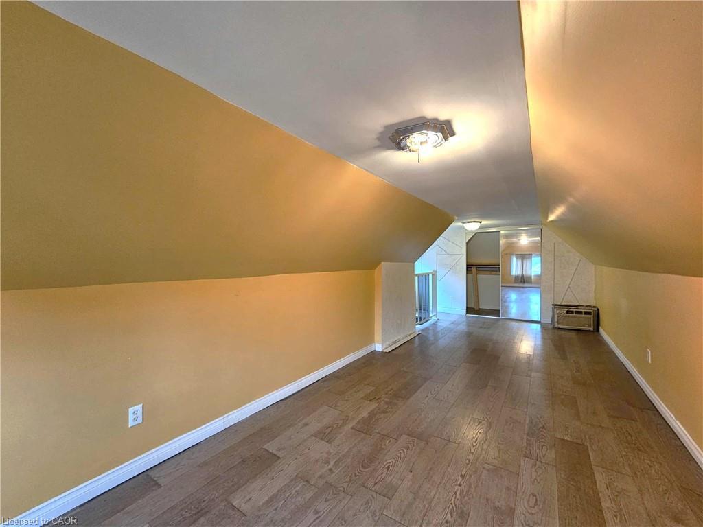 35 Fairleigh Avenue N, Hamilton, ON - Indoor Photo Showing Other Room