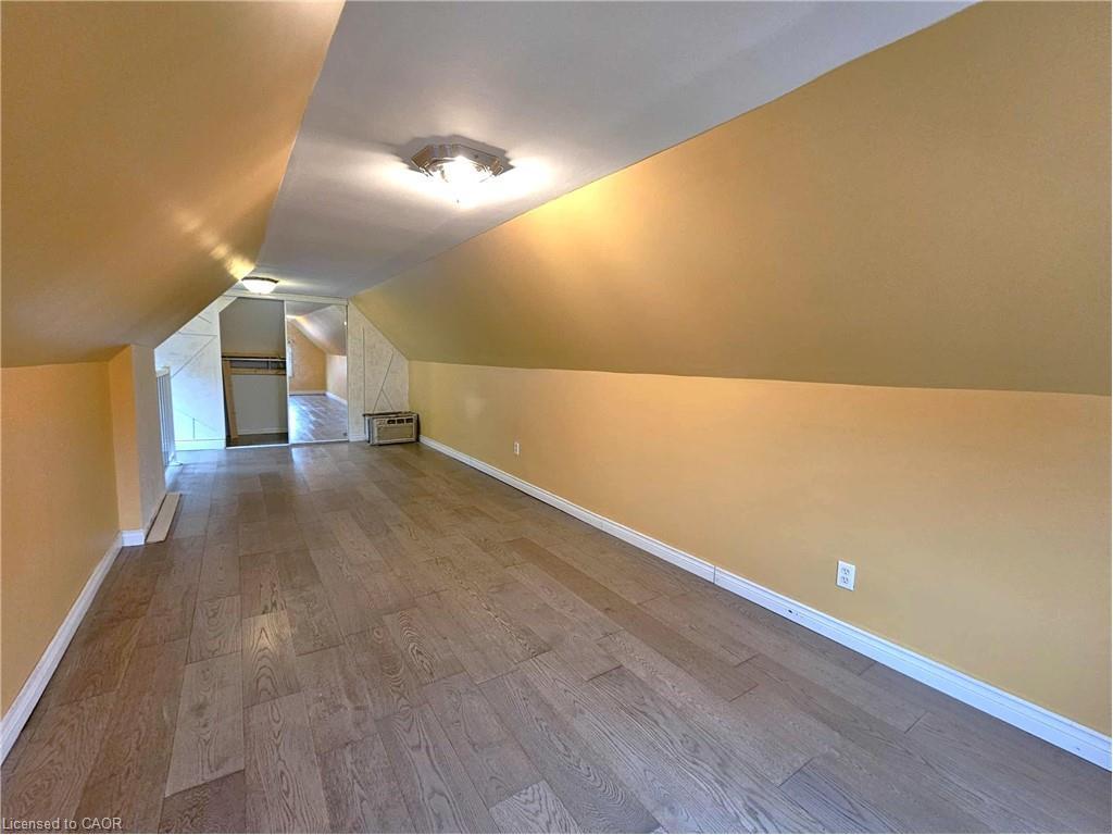 35 Fairleigh Avenue N, Hamilton, ON - Indoor Photo Showing Other Room