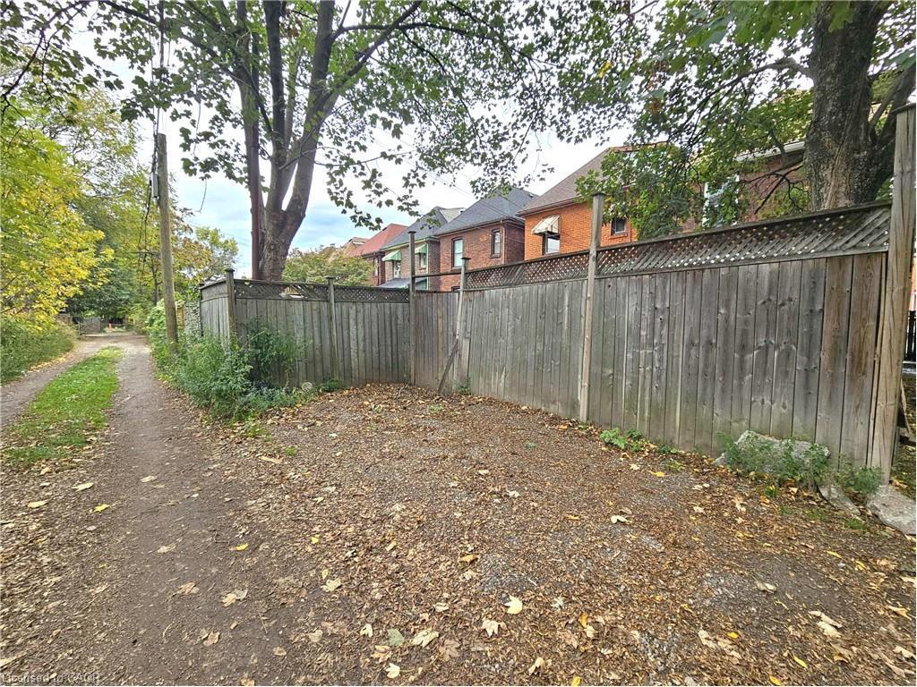 35 Fairleigh Avenue N, Hamilton, ON - Outdoor