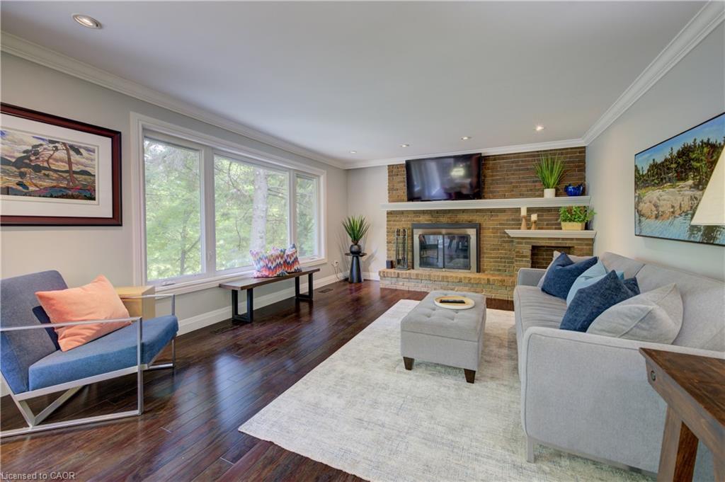 2080 Beaverdale Road, Cambridge, ON - Indoor Photo Showing Living Room With Fireplace