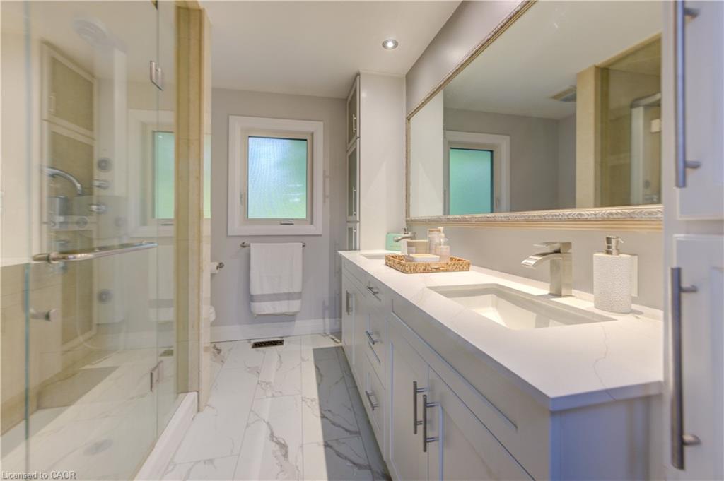 2080 Beaverdale Road, Cambridge, ON - Indoor Photo Showing Bathroom
