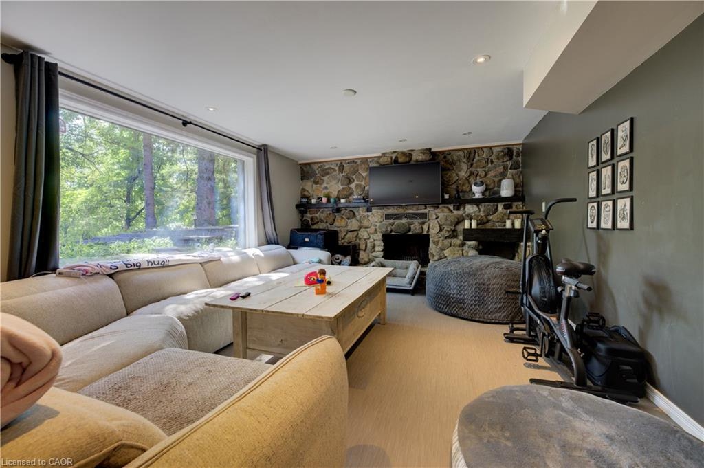 2080 Beaverdale Road, Cambridge, ON - Indoor Photo Showing Living Room With Fireplace