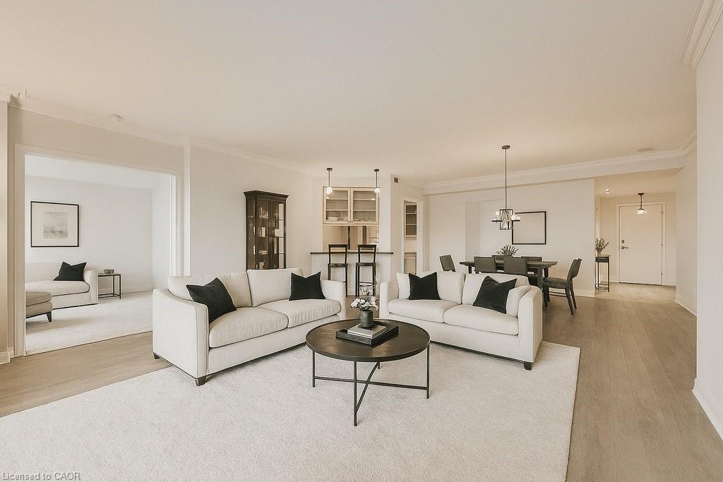 807-1900 The Collegeway, Mississauga, ON - Indoor Photo Showing Living Room