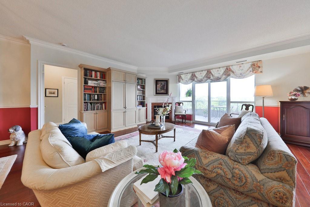 807-1900 The Collegeway, Mississauga, ON - Indoor Photo Showing Living Room