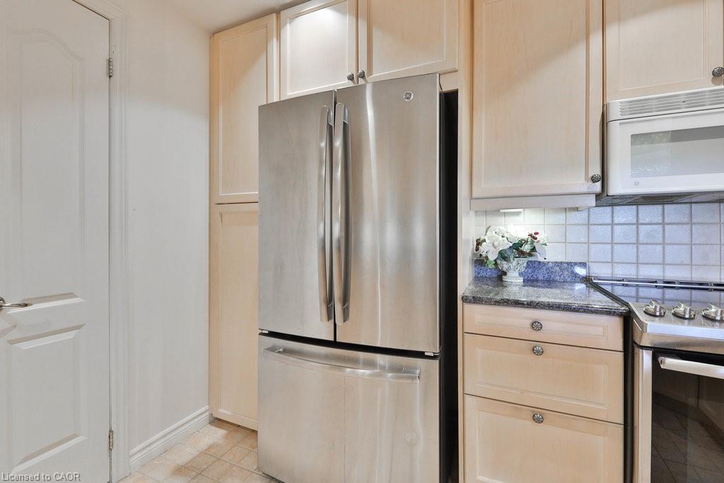 807-1900 The Collegeway, Mississauga, ON - Indoor Photo Showing Kitchen