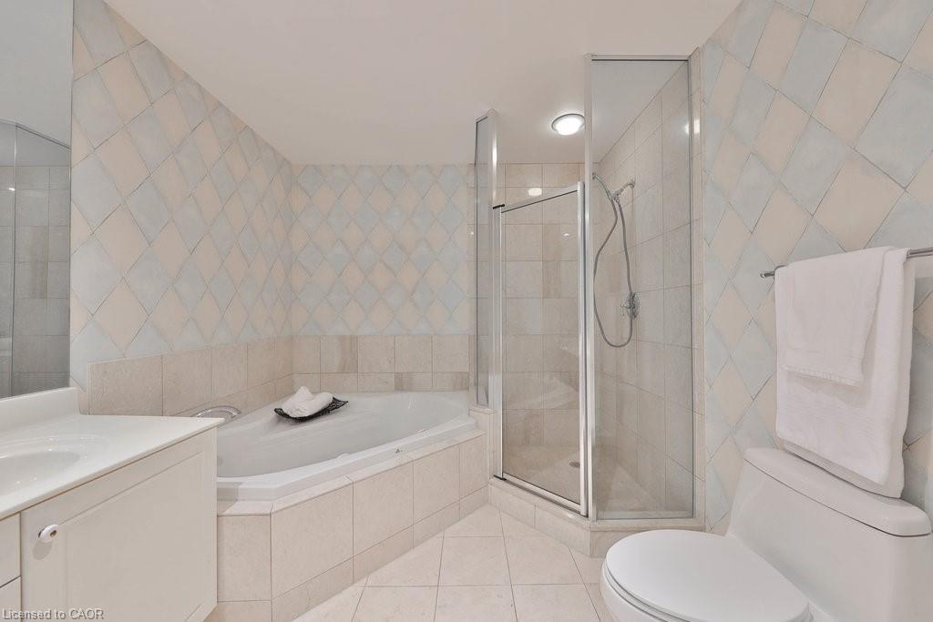 807-1900 The Collegeway, Mississauga, ON - Indoor Photo Showing Bathroom