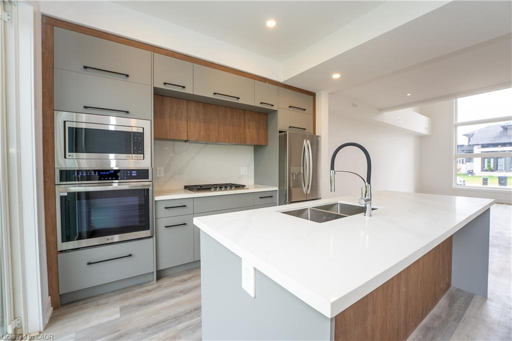 3775 Sunbank Crescent, Severn, ON - Indoor Photo Showing Kitchen With Double Sink With Upgraded Kitchen
