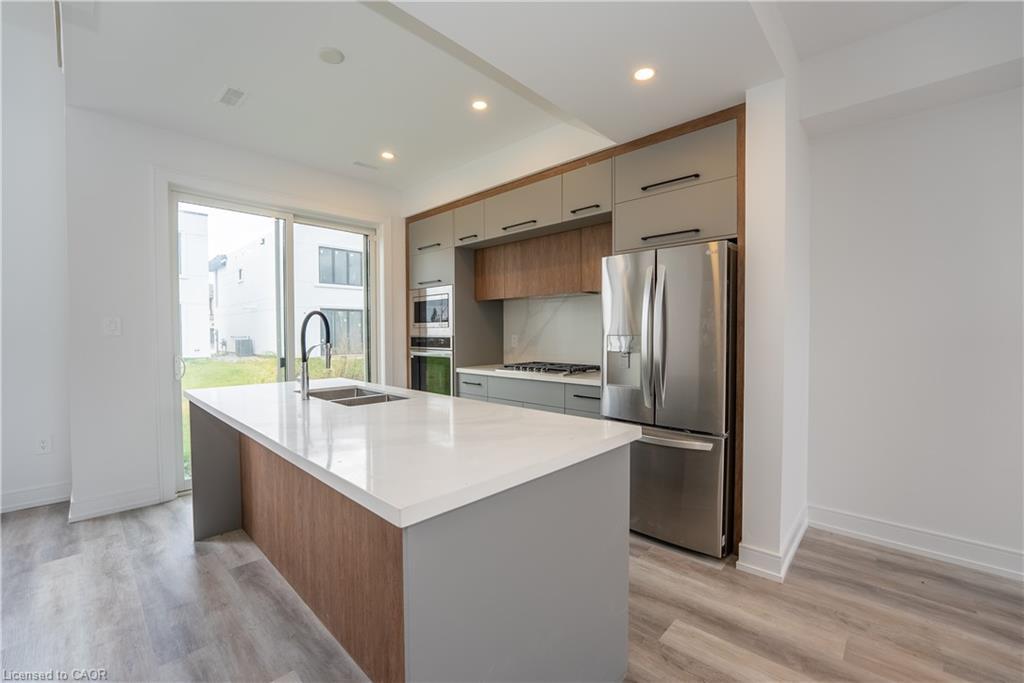3775 Sunbank Crescent, Severn, ON - Indoor Photo Showing Kitchen With Double Sink With Upgraded Kitchen