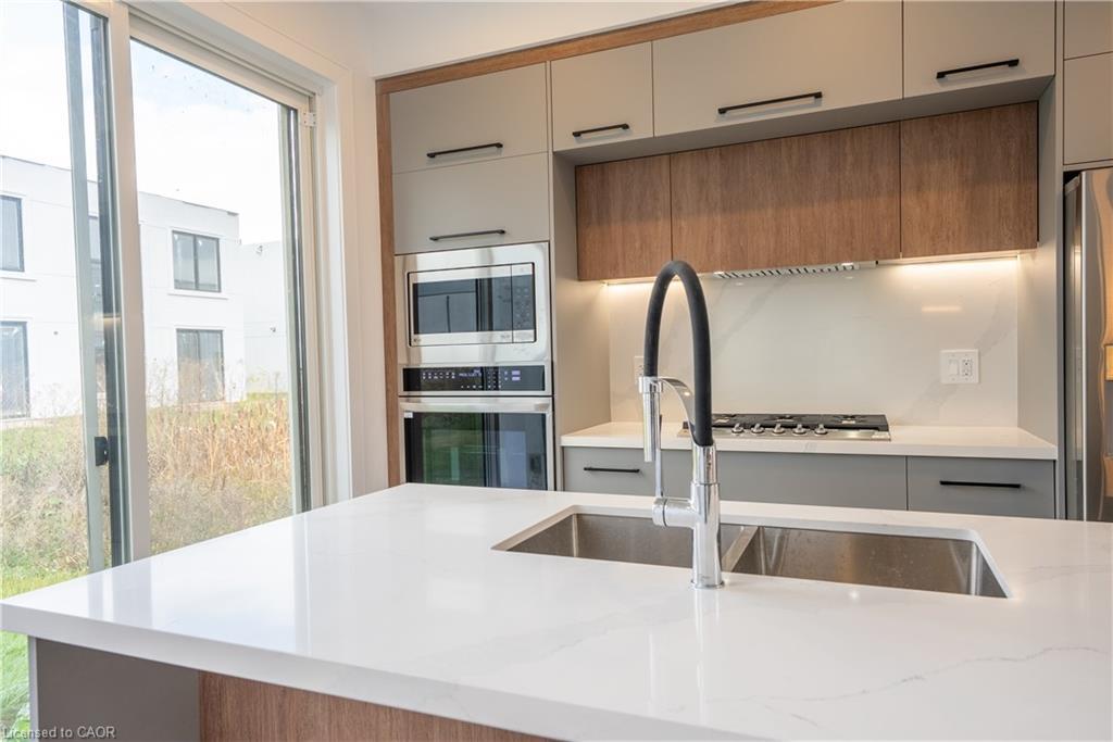 3775 Sunbank Crescent, Severn, ON - Indoor Photo Showing Kitchen With Double Sink With Upgraded Kitchen