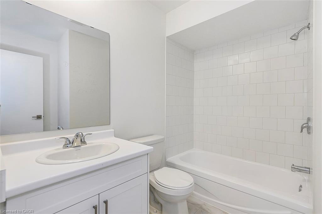 56 & 58 Delawana Drive, Hamilton, ON - Indoor Photo Showing Bathroom