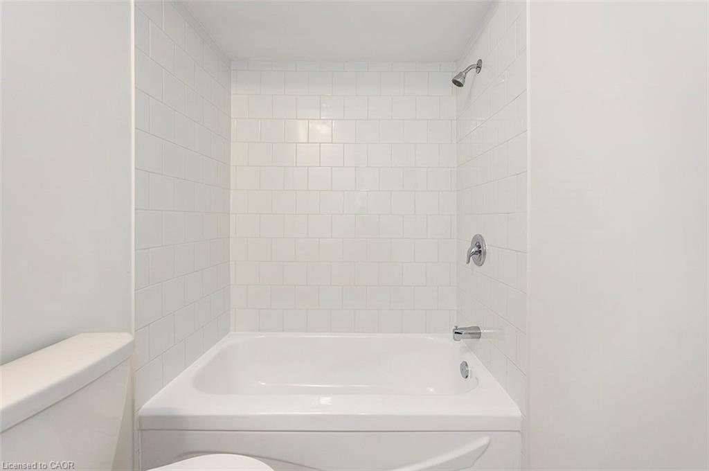56 & 58 Delawana Drive, Hamilton, ON - Indoor Photo Showing Bathroom