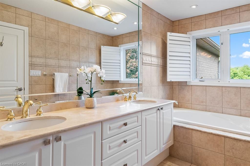 2357 Woodfield Road, Oakville, ON - Indoor Photo Showing Bathroom
