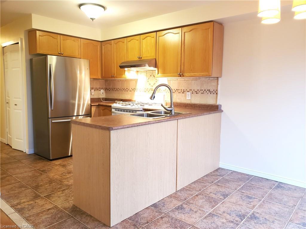 69 Shadyglen Drive, Stoney Creek, ON - Indoor Photo Showing Kitchen With Double Sink