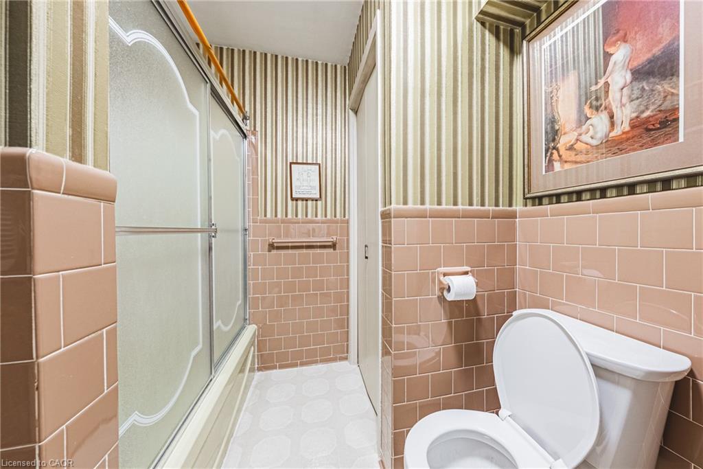 646 Alder Street W, Haldimand, ON - Indoor Photo Showing Bathroom