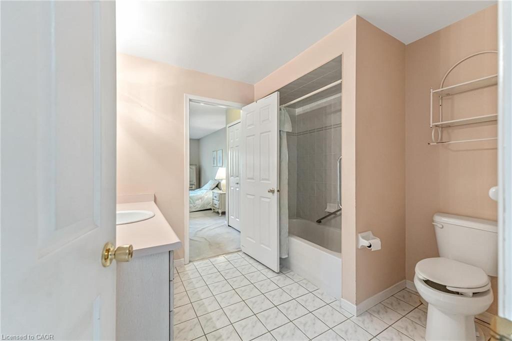 17-25 Kitty Murray Lane, Ancaster, ON - Indoor Photo Showing Bathroom
