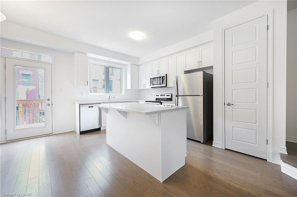 4043 Saida Street, Mississauga, ON - Indoor Photo Showing Kitchen With Upgraded Kitchen