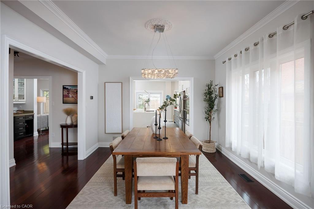 1061 Summit Ridge Drive, Oakville, ON - Indoor Photo Showing Dining Room