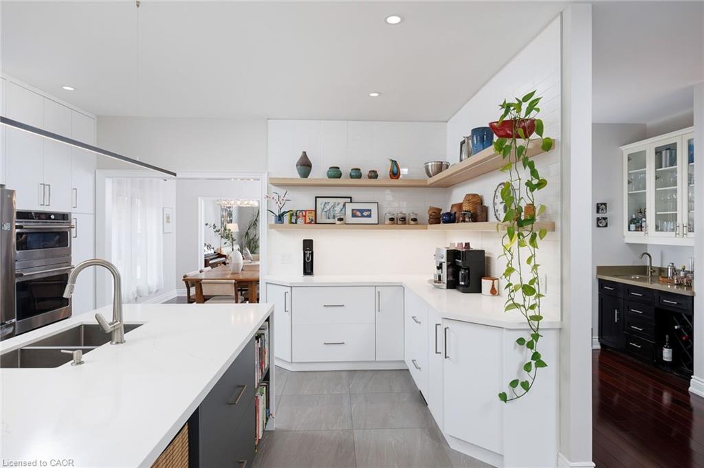 1061 Summit Ridge Drive, Oakville, ON - Indoor Photo Showing Kitchen With Double Sink