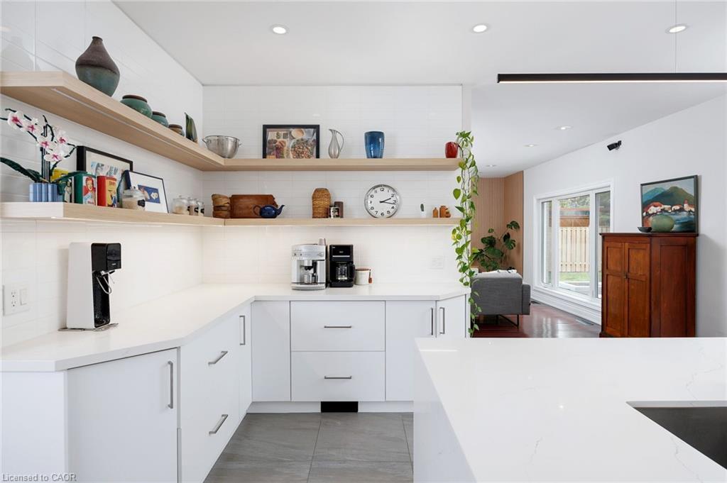 1061 Summit Ridge Drive, Oakville, ON - Indoor Photo Showing Kitchen