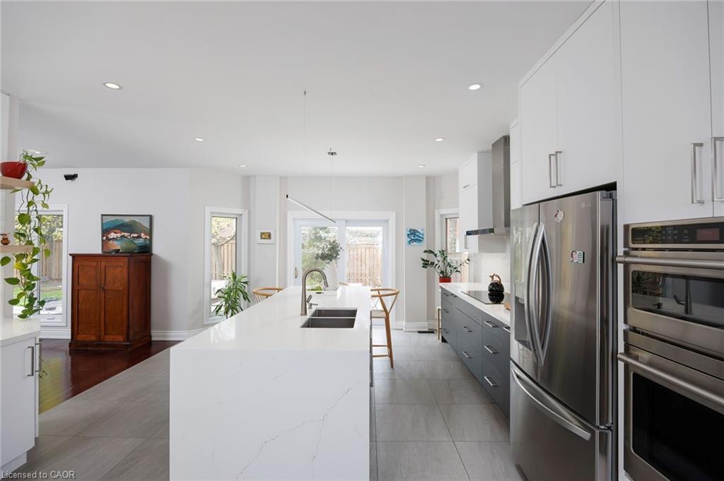1061 Summit Ridge Drive, Oakville, ON - Indoor Photo Showing Kitchen With Stainless Steel Kitchen With Upgraded Kitchen