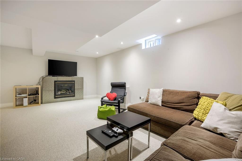 1061 Summit Ridge Drive, Oakville, ON - Indoor With Fireplace