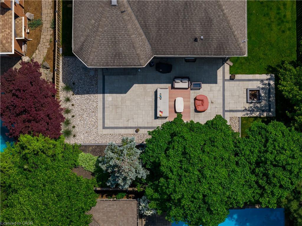 1061 Summit Ridge Drive, Oakville, ON - Outdoor