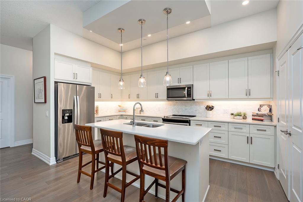 202-1878 Gordon Street, Guelph, ON - Indoor Photo Showing Kitchen With Stainless Steel Kitchen With Upgraded Kitchen