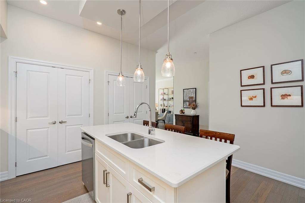 202-1878 Gordon Street, Guelph, ON - Indoor Photo Showing Kitchen With Double Sink