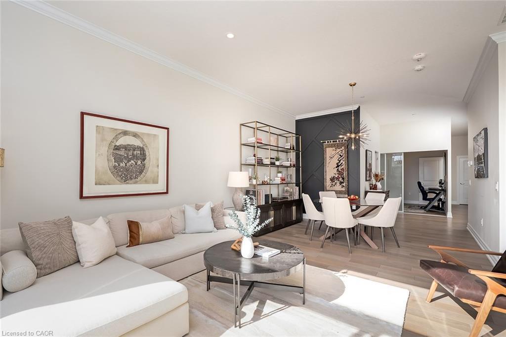 202-1878 Gordon Street, Guelph, ON - Indoor Photo Showing Living Room