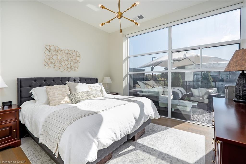 202-1878 Gordon Street, Guelph, ON - Indoor Photo Showing Bedroom