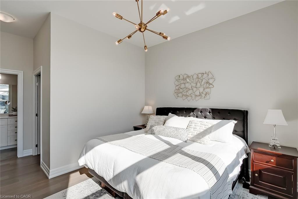 202-1878 Gordon Street, Guelph, ON - Indoor Photo Showing Bedroom