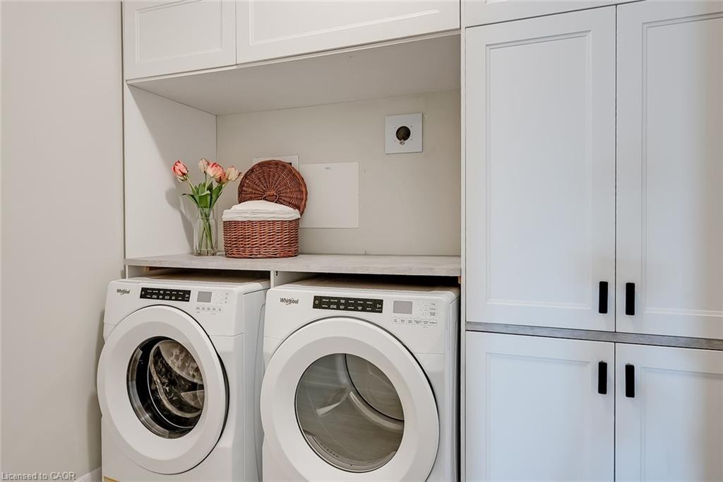 202-1878 Gordon Street, Guelph, ON - Indoor Photo Showing Laundry Room