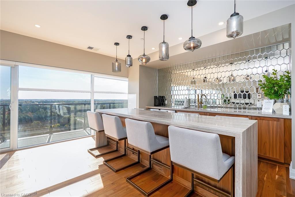 202-1878 Gordon Street, Guelph, ON - Indoor Photo Showing Dining Room