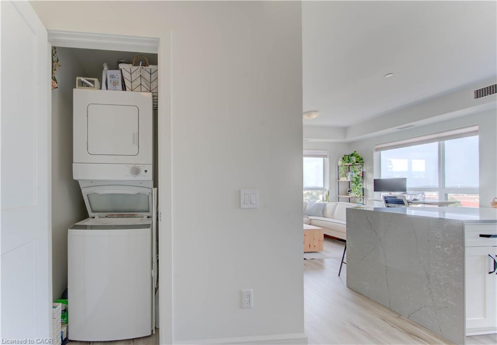 615-247 Northfield Drive E, Waterloo, ON - Indoor Photo Showing Laundry Room