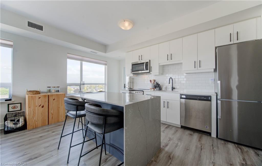 615-247 Northfield Drive E, Waterloo, ON - Indoor Photo Showing Kitchen With Upgraded Kitchen