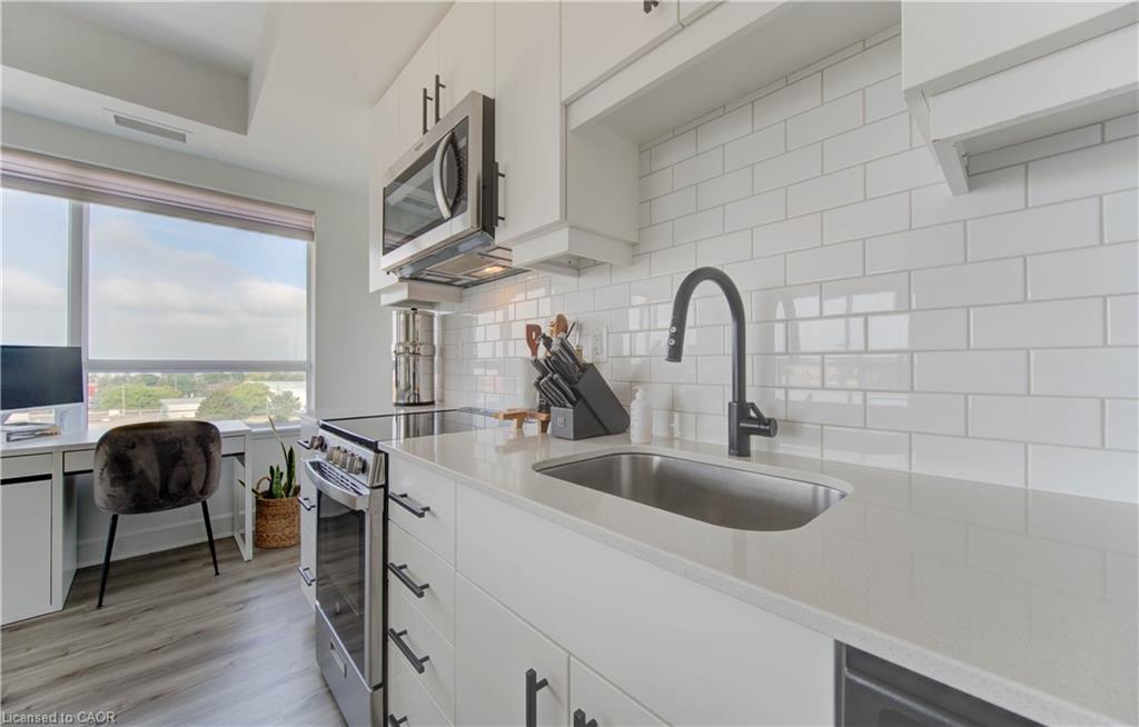 615-247 Northfield Drive E, Waterloo, ON - Indoor Photo Showing Kitchen