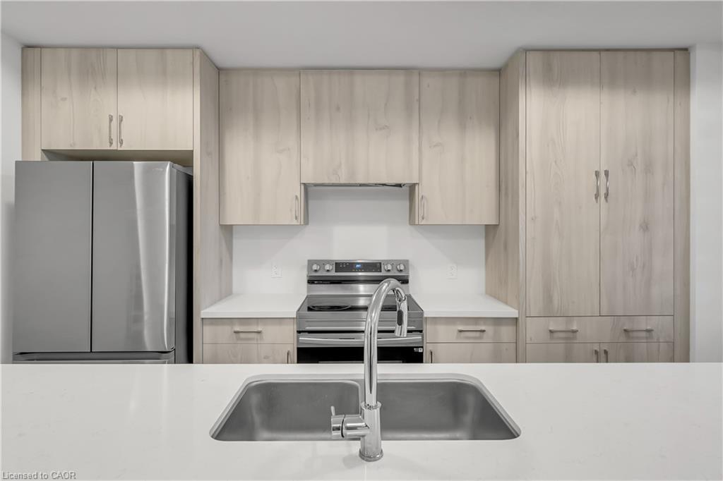 30-170 Attwater Drive, Cambridge, ON - Indoor Photo Showing Kitchen