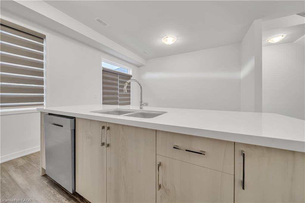 30-170 Attwater Drive, Cambridge, ON - Indoor Photo Showing Kitchen With Double Sink