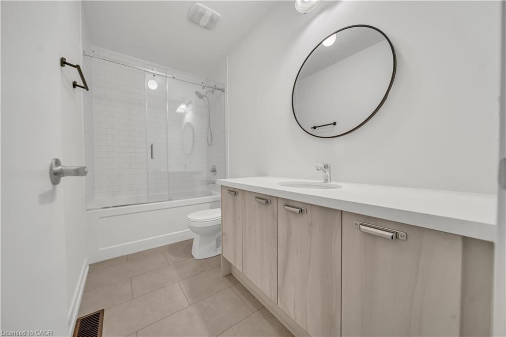30-170 Attwater Drive, Cambridge, ON - Indoor Photo Showing Bathroom