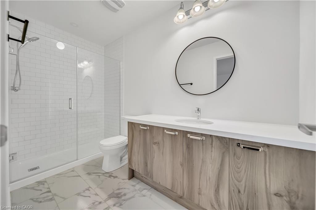 30-170 Attwater Drive, Cambridge, ON - Indoor Photo Showing Bathroom
