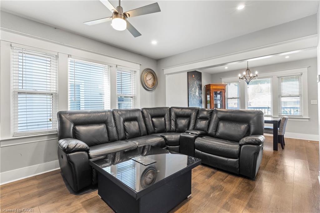 239 Bowen Road, Fort Erie, ON - Indoor Photo Showing Living Room