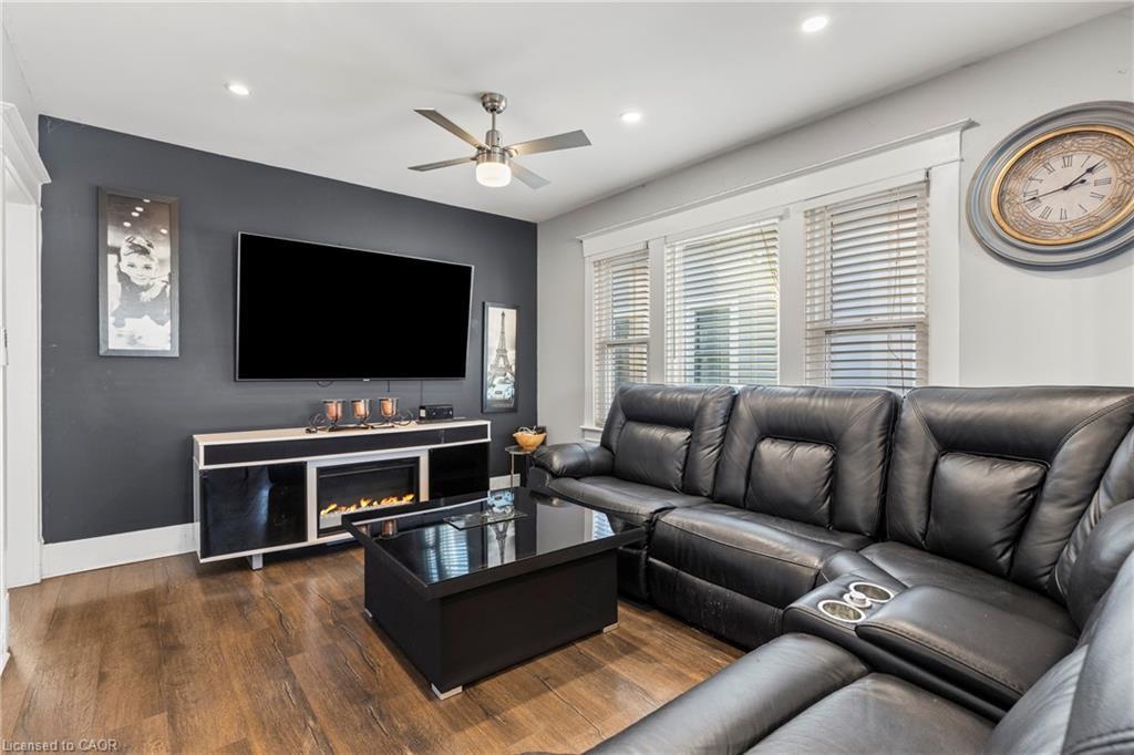 239 Bowen Road, Fort Erie, ON - Indoor Photo Showing Living Room