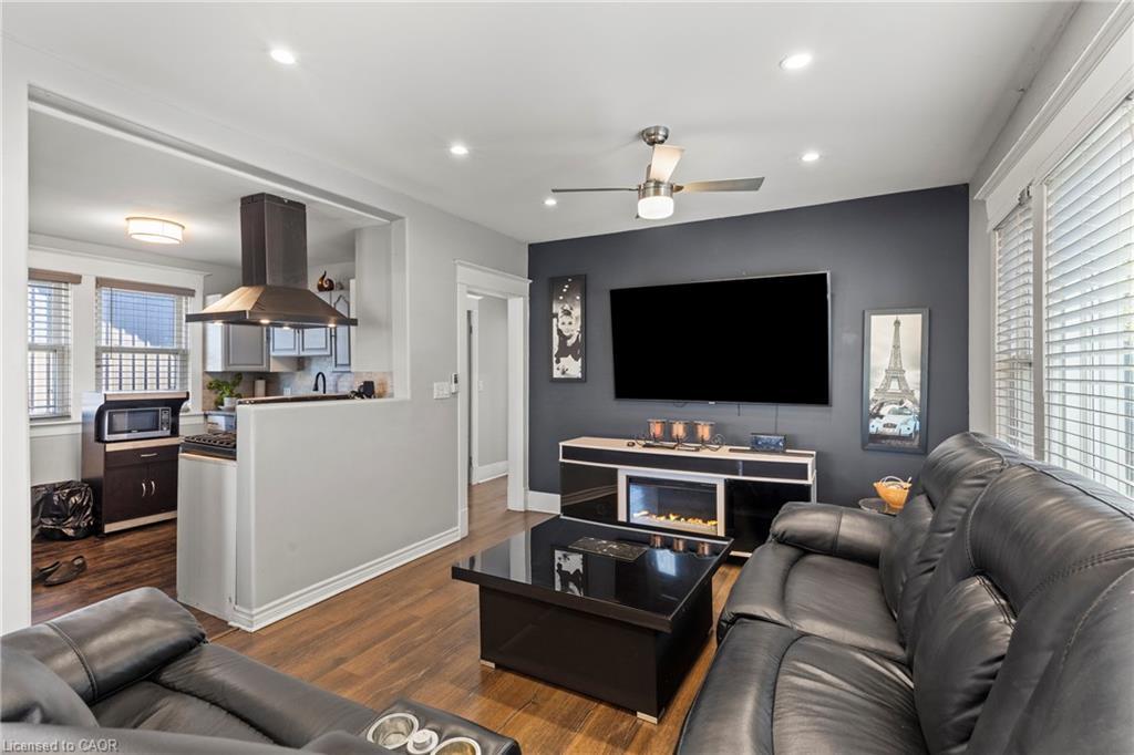 239 Bowen Road, Fort Erie, ON - Indoor Photo Showing Living Room