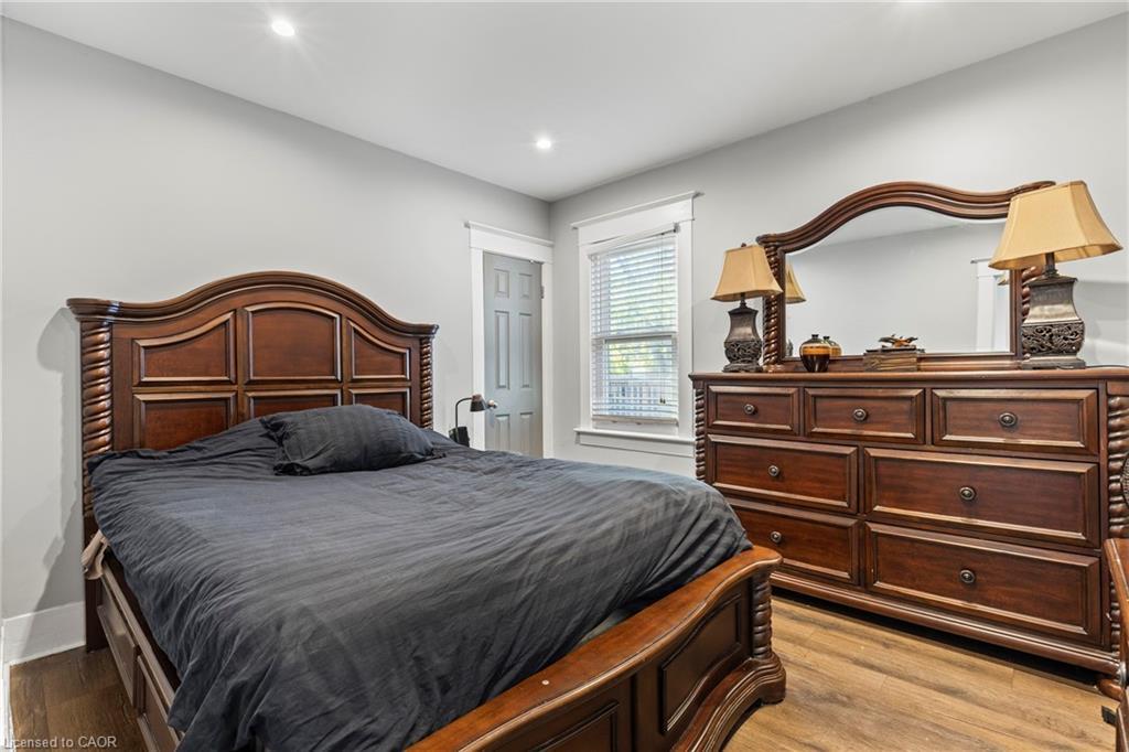 239 Bowen Road, Fort Erie, ON - Indoor Photo Showing Bedroom