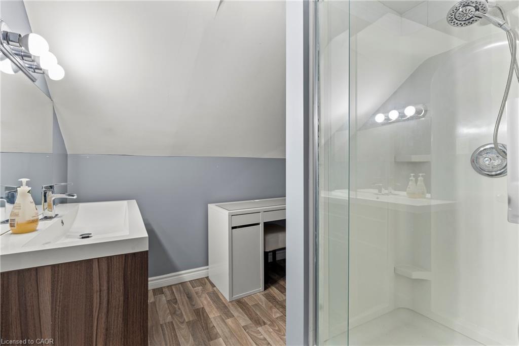 239 Bowen Road, Fort Erie, ON - Indoor Photo Showing Bathroom
