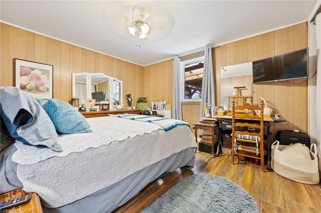 30 Bee Street, Booth'S Harbour, ON - Indoor Photo Showing Bedroom