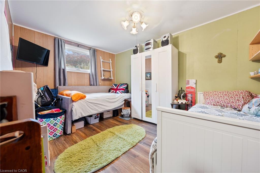 30 Bee Street, Booth'S Harbour, ON - Indoor Photo Showing Bedroom