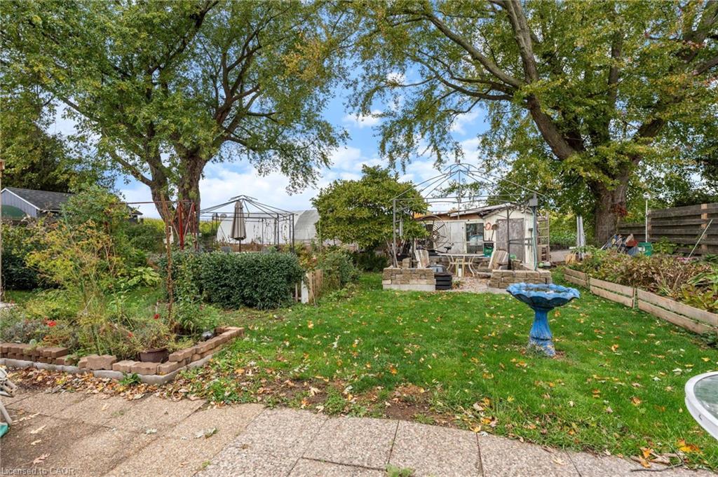 30 Bee Street, Booth'S Harbour, ON - Outdoor With Backyard