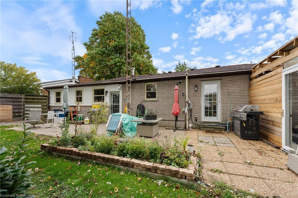 30 Bee Street, Booth'S Harbour, ON - Outdoor With Exterior