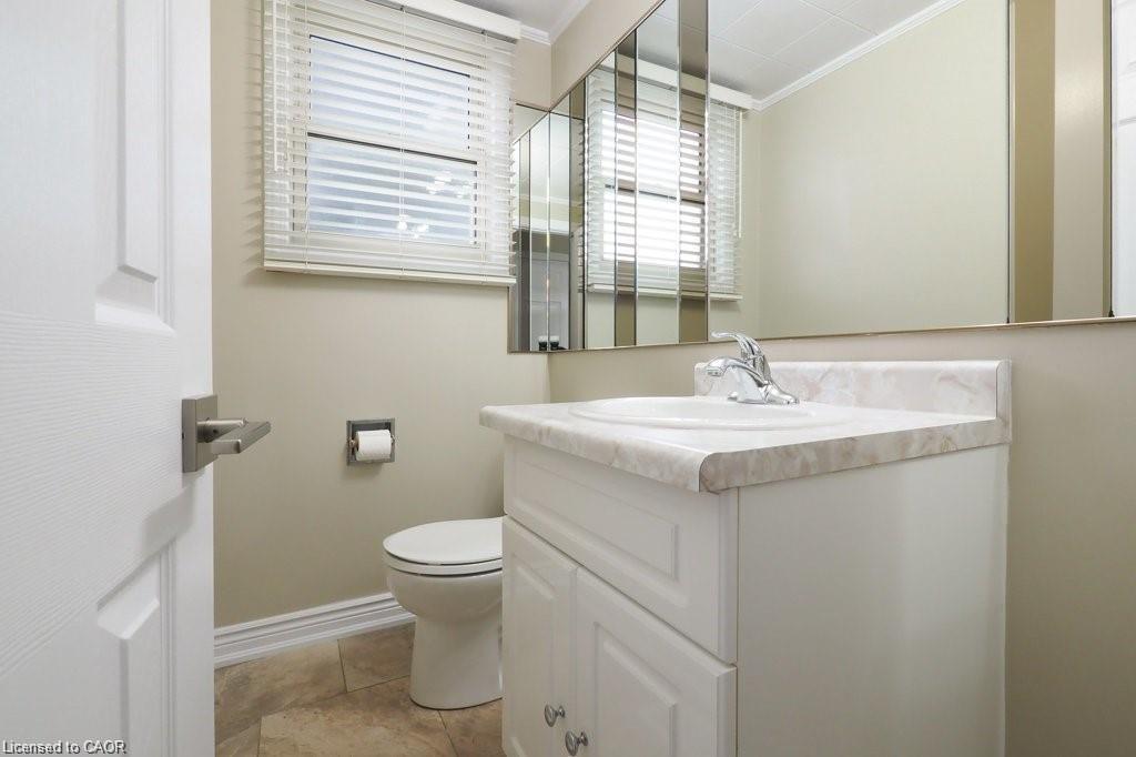 15 Niagara Road, Kitchener, ON - Indoor Photo Showing Bathroom